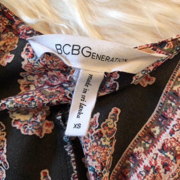 ⬇️price drop ⬇️HP👏🏽⭐️BCBG colorful dress with designs - Picture 8 of 9